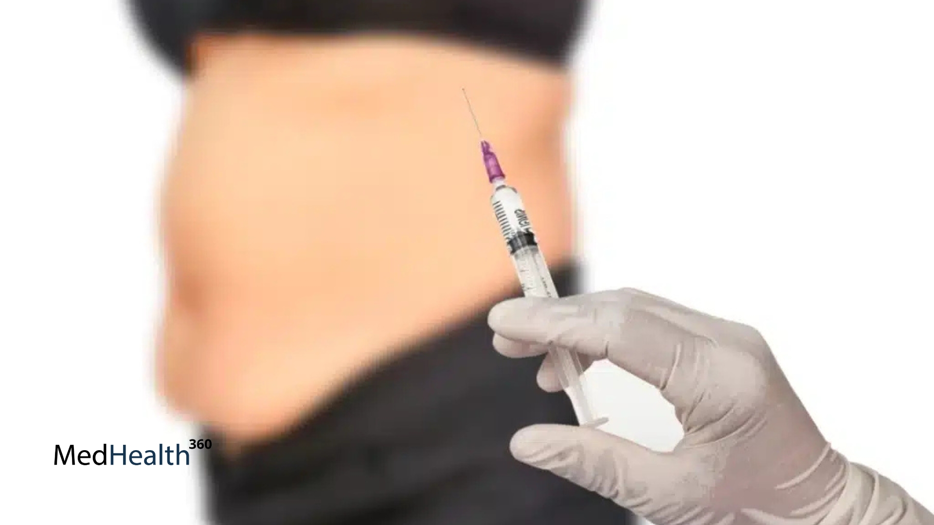 Gloved hand holding a syringe in front of a blurred view of a patient’s midsection, preparing for a fat-burning L-Carnitine injection.